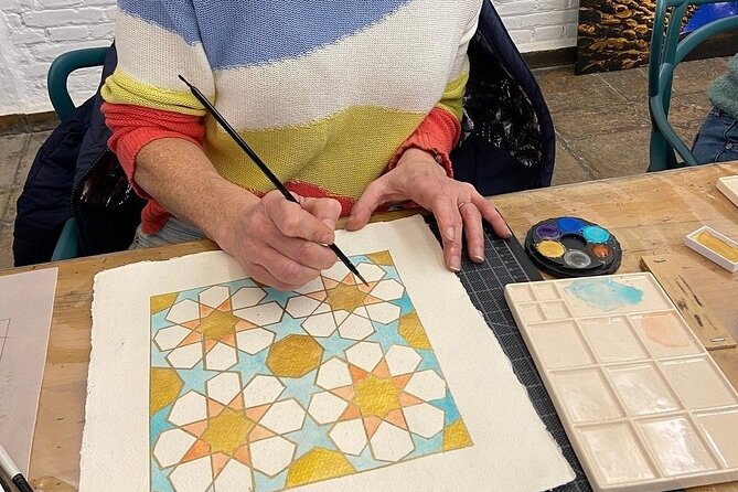 Drawing and Painting Class of Alhambra in Granada - Refreshment Breaks and Year-Round Workshop Comfort