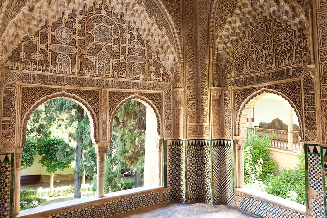 Exclusive Private Alhambra Tour with a Historian - Stop 1: Generalife gardens and the summer palace mood