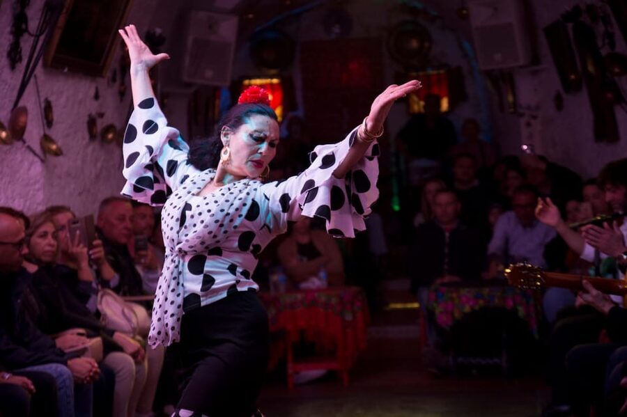 Flamenco Show: Zambra in Cuevas del Sacromonte - What Happens During the One-Hour Cave Slot