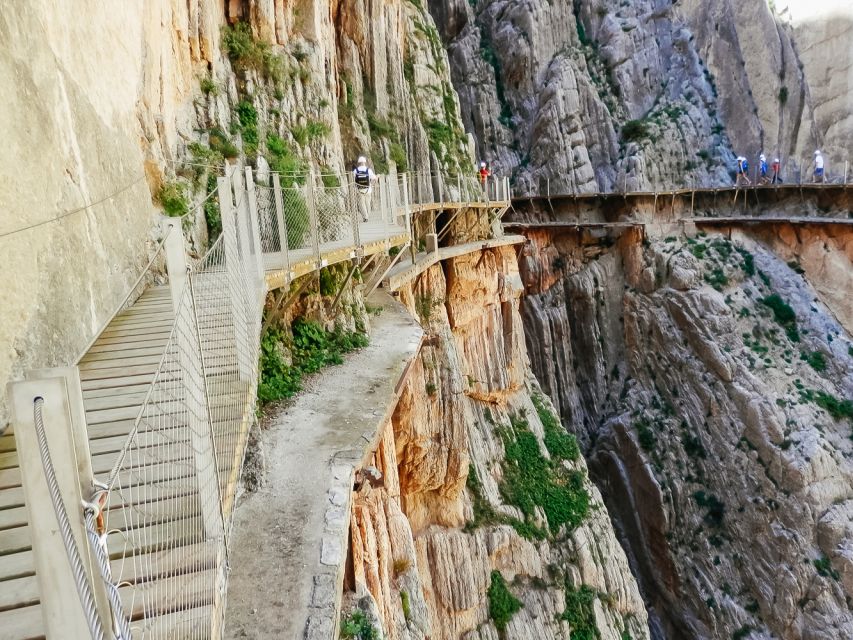 From Granada: Caminito Del Rey Day Trip - Getting oriented before the heights: entrance approach and first passage