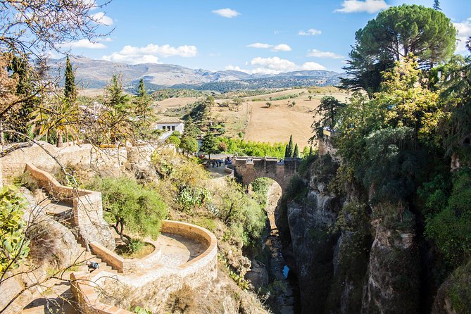 From Granada: Premium Ronda Trip & Guided Highlights Experience - Granada to Ronda, with a Realistic 9:00 AM Start