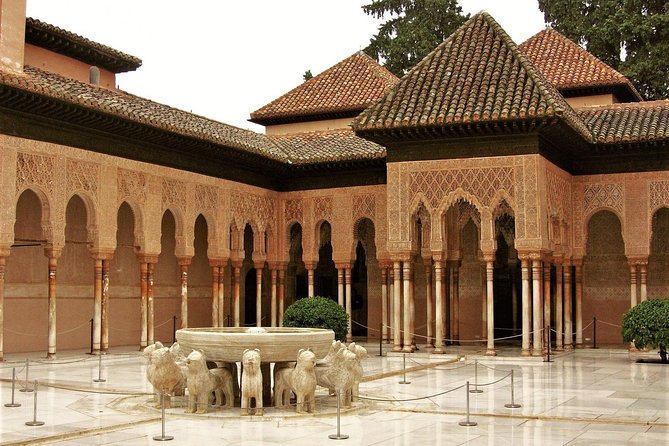 Full Alhambra tour with preferential access (SPANISH language) - Preferential access and an official guide, what it changes