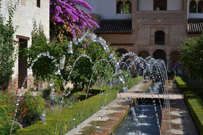 Full Alhambra tour with preferential access (SPANISH language) - Stop 4: Alcazaba, the defensive mindset