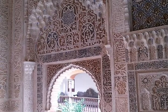 Going to Alhambra? 3 hrs Private Tour! Skip the long lines to visit the Alhambra - Why a private Alhambra tour feels different at 10:00 am