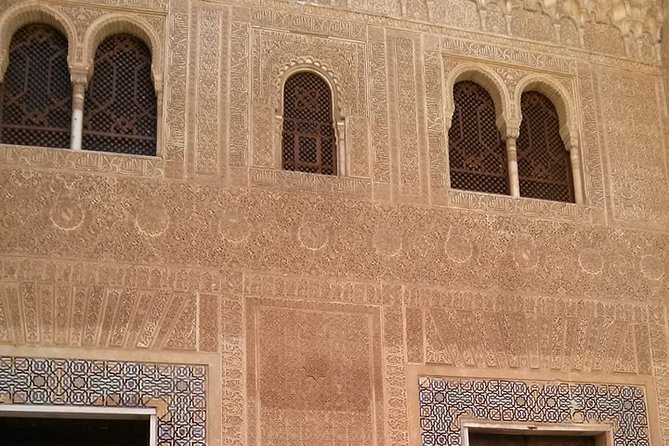 Going to Alhambra? 3 hrs Private Tour! Skip the long lines to visit the Alhambra - Price and what you need to budget for (tickets are on you)