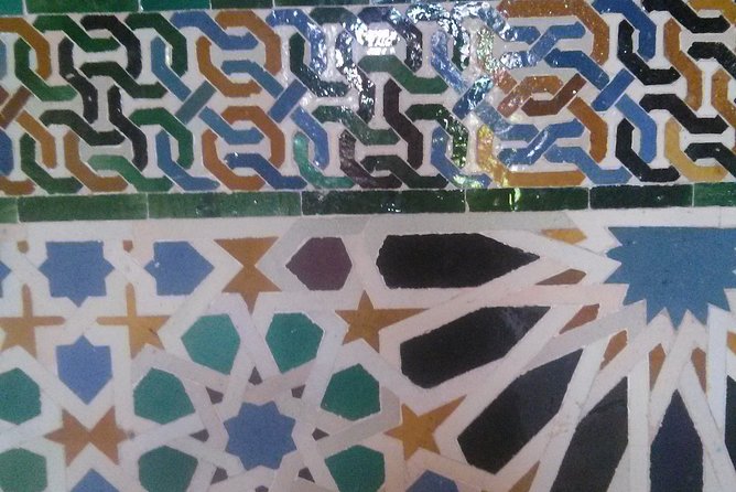 Going to Alhambra? 3 hrs Private Tour! Skip the long lines to visit the Alhambra - Stop 1: Nasrid Palaces, where the design does the explaining