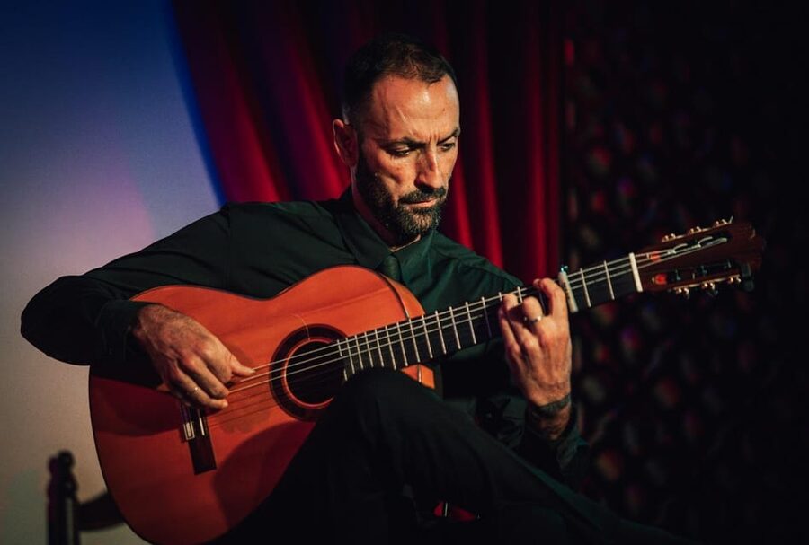 Granada: 1-Hour Traditional Flamenco Show at Palacio - Bar before show, seating comfort, and a couple of smart tips