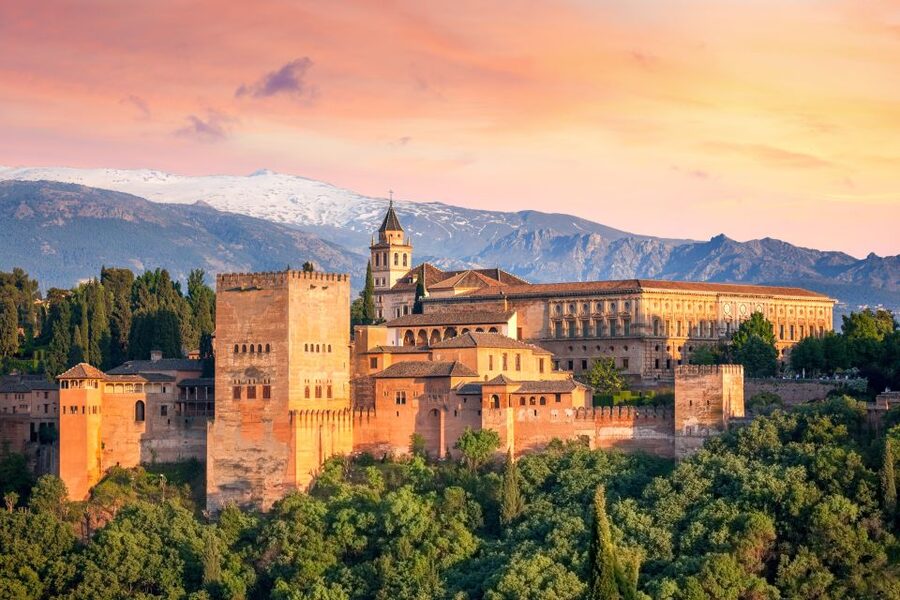 Granada: 3-Hour Alhambra and Generalife Gardens Guided Tour - Getting your bearings at the ticket office plaza