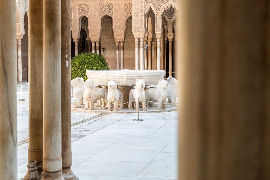 Granada: 3-Hour Alhambra and Generalife Gardens Guided Tour - What you gain from the guide, not just the sights