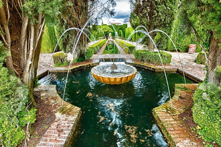 Granada: 3-Hour Alhambra and Generalife Gardens Guided Tour - Who should book this tour (and who might not)