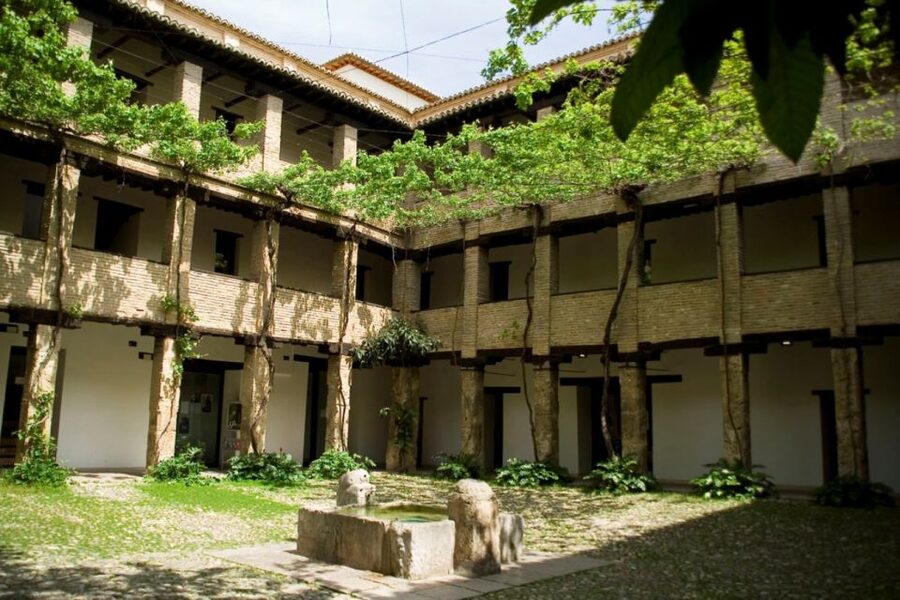 Granada Albaicín: 2.5-Hour Tapas & Drinks Walking Tour - Key highlights you actually use