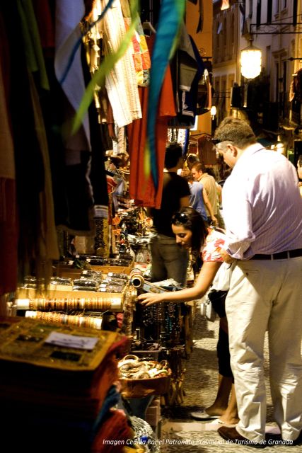 Granada Albaicín: 2.5-Hour Tapas & Drinks Walking Tour - When the tour starts late or the guide is hard to spot