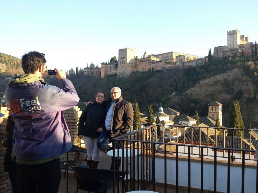 Granada: Albaicín and Sacromonte 2.5-Hour Walking Tour - Albaicín streets, city walls, and the Alcazaba edge