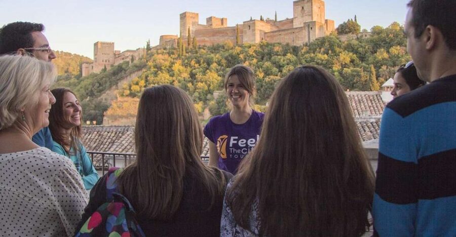 Granada: Albaicín and Sacromonte 2.5-Hour Walking Tour - Sacromonte caves: step into a hillside neighborhood