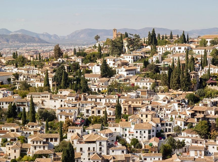 Granada: Albaicín and Sacromonte 2.5-Hour Walking Tour - Should you book the Granada Albaicín and Sacromonte walking tour?