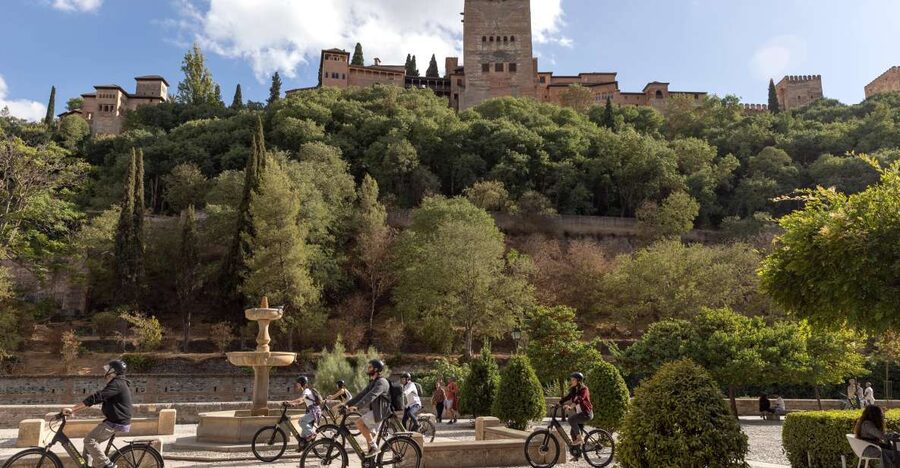 Granada: Albaicin and Sacromonte E-Bike Tour - Getting started in Plaza Nueva and Pl. de Cuchilleros