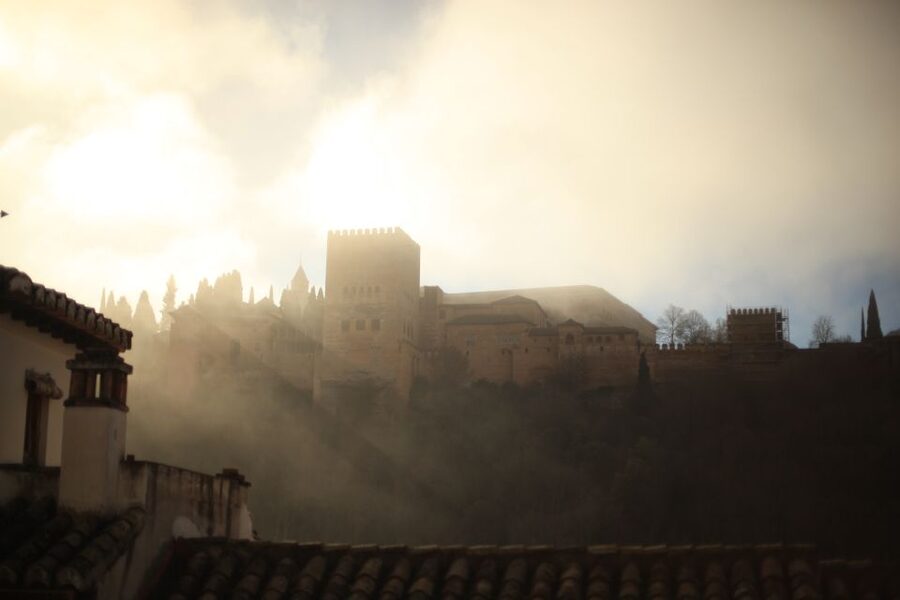 Granada: Albaicin and Sacromonte E-Bike Tour - Albaicín streets and carmens: where Moorish Granada comes into focus