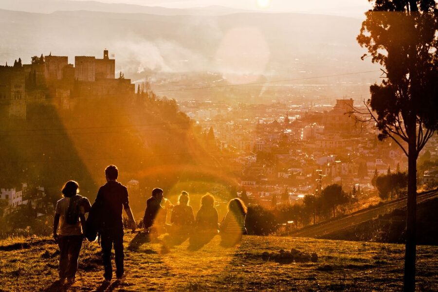 Granada: Albaicín and Sacromonte Guided Sunset Walking Tour - Why Albaicín and Sacromonte at Sunset Works