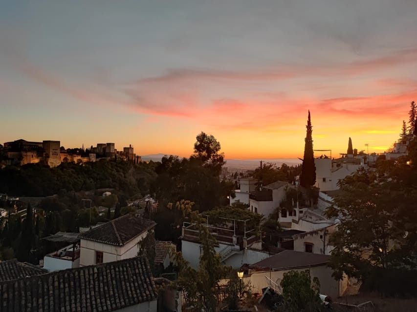 Granada: Albaicín and Sacromonte Sunset Tour & Flamenco Show - Key highlights at a glance