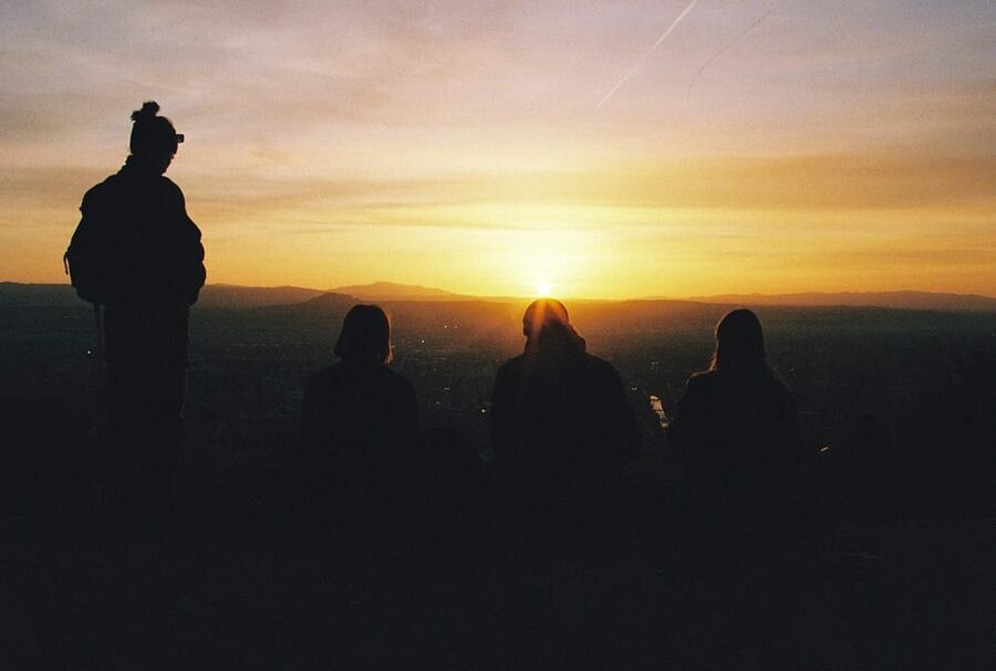 Granada: Albaicín and Sacromonte Sunset Tour & Flamenco Show - Sacromonte cave houses: what you’ll see in the time you have