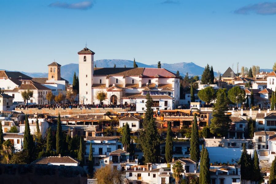 Granada: Albaicín and Sacromonte Walking Tour - Albaicín’s narrow alleys: the Moorish quarter in your peripheral vision