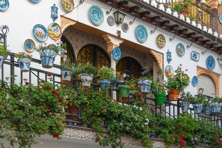 Granada: Albaicín, Sacromonte & Museum of Caves Walking Tour - Sacromonte caves neighborhood: photo stops from places most people miss