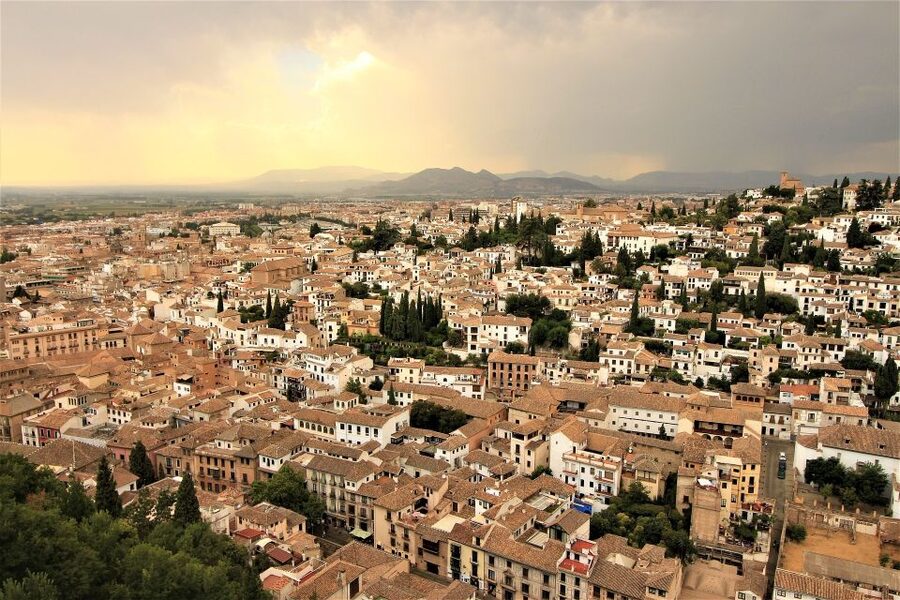 Granada: Albaicín, Sacromonte & Museum of Caves Walking Tour - Plaza de San Nicolás: the classic viewpoint break