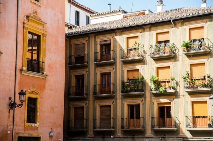 Granada: Albayzin and Sacromonte Walking Tour - Entering Albayzín: How to Walk a Maze Without Getting Frustrated