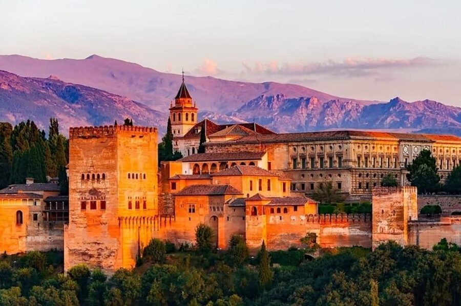 Granada: Albayzin and Sacromonte Walking Tour - Sacromonte Caves: Where Culture Lives in the Rock