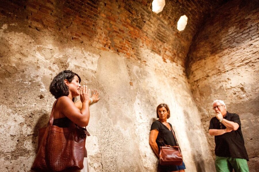 Granada: Albayzin and Sacromonte Walking Tour - Guide Matters: What Makes This Tour Work (Even When Groups Vary)