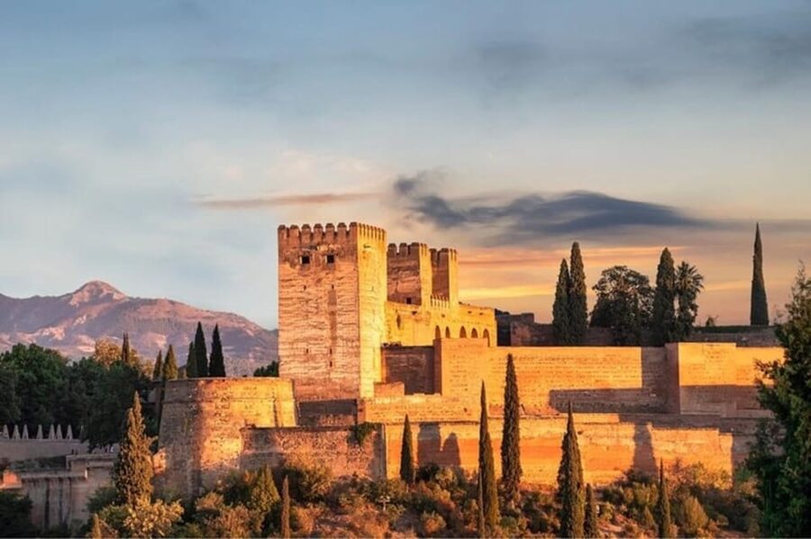 Granada: Albayzin and Sacromonte Walking Tour - Starting at Plaza Nueva: Your “Map In Your Head” Moment