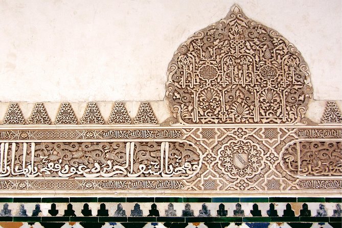 Granada: Alhambra, Albaicin and Sacromonte Guided Tour - What to bring, what to wear, and what to watch for