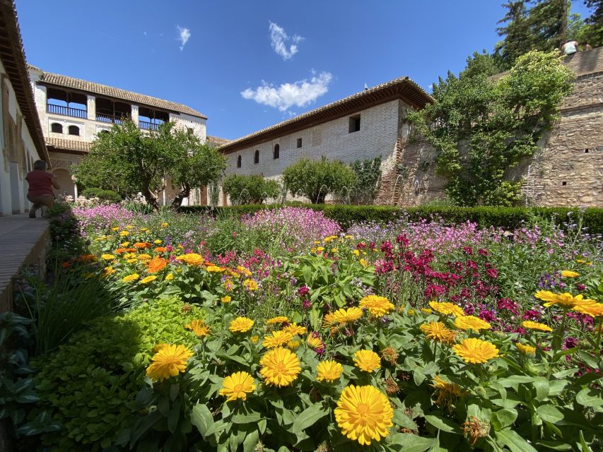Granada: Alhambra, Alcazaba, and Generalife Private Tour - Alcazaba Fortress: the oldest part and the best vantage points