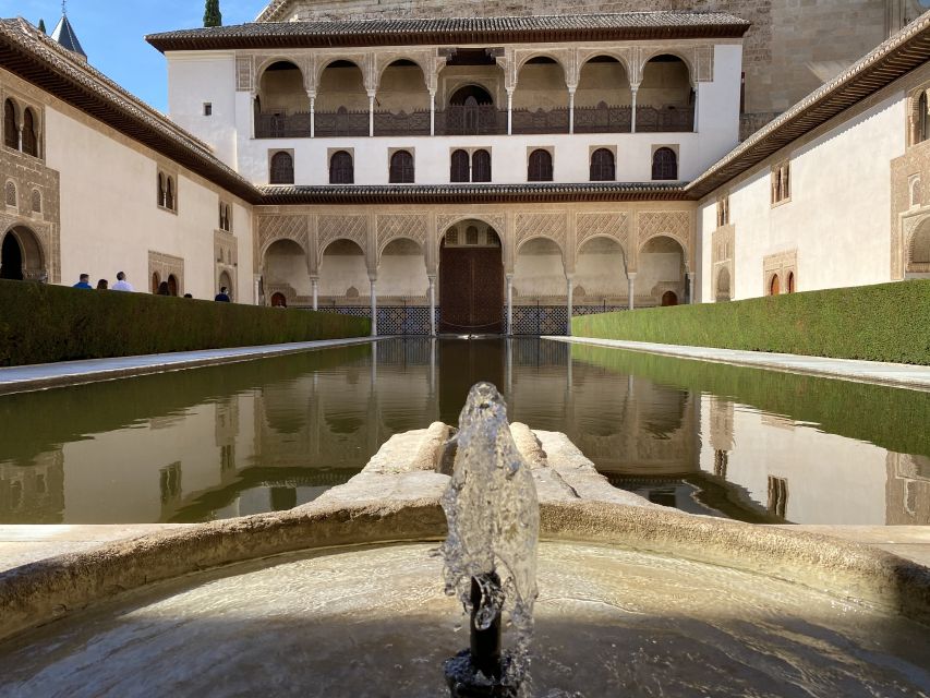 Granada: Alhambra, Alcazaba, and Generalife Private Tour - Generalife Gardens: the sultan’s summer palace experience