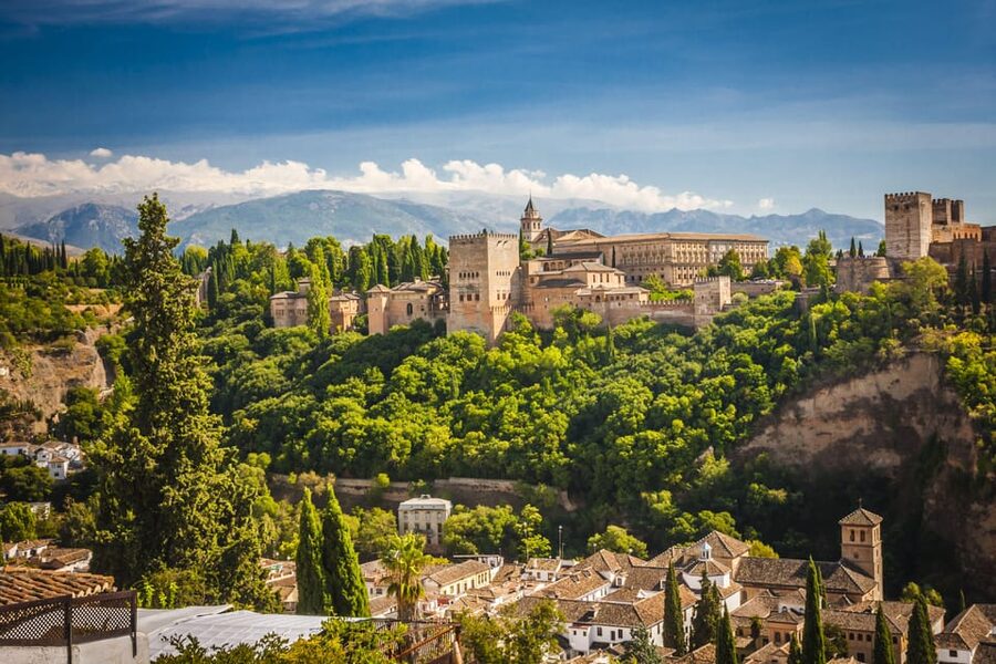 Granada: Alhambra, Alcazaba, and Nasrid Palaces Tour - Why this Italian Alhambra tour works for first-time Granada visits