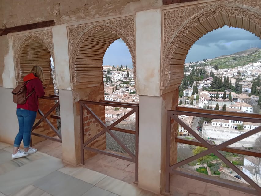 Granada: Alhambra, Alcazaba, and Nasrid Palaces Tour - El Partal and Alcazaba: viewpoints over Granada and Albaicín