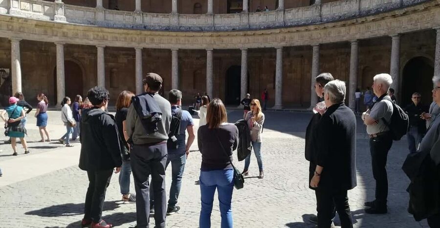 Granada: Alhambra and Albaicín Small Group Tour - Lunch break time: where you can reset
