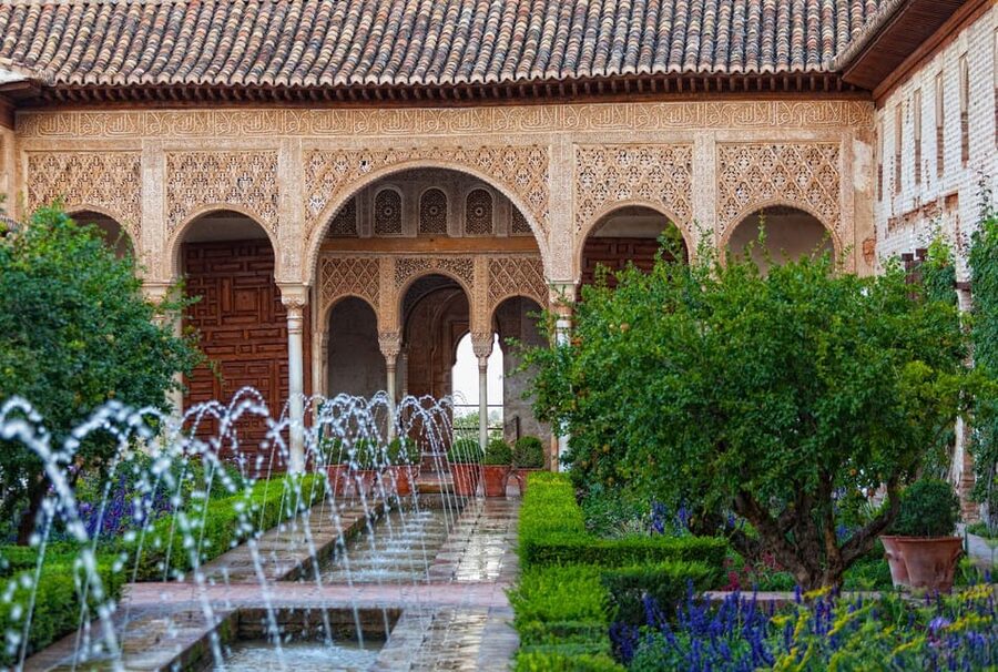 Granada: Alhambra and Generalife Garden Ticket & Guided Tour - Entering Alhambra: the guided overview that sets the whole visit up