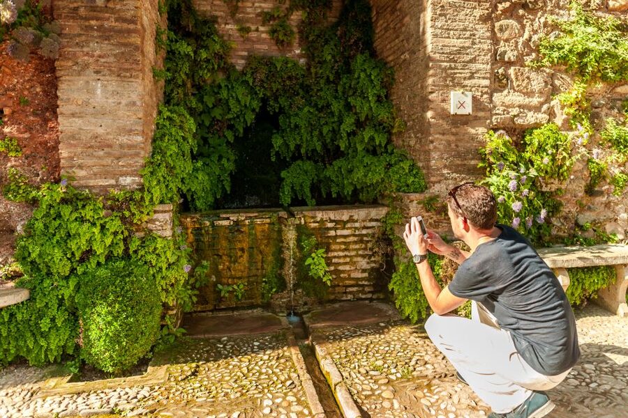 Granada: Alhambra and Generalife Garden Ticket & Guided Tour - Alcazaba: fortress energy plus time to breathe