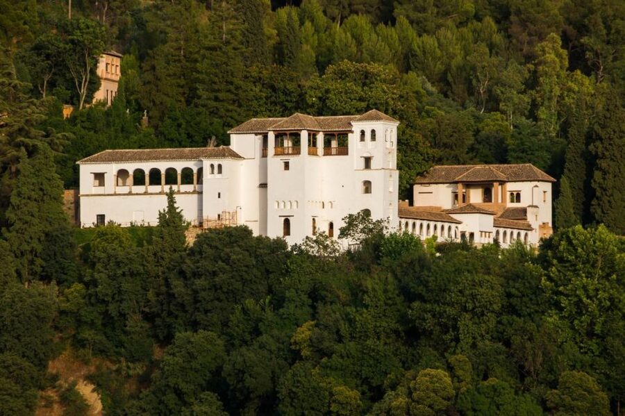 Granada Alhambra and Generalife Gardens Experience Tour - Alcazaba Fortress: the oldest Alhambra part, plus real views