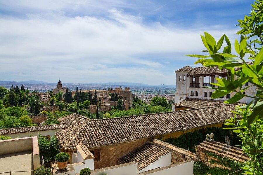 Granada: Alhambra and Generalife Gardens Guided Tour - Palace Arcade, gardens, Rauda, Yusuf III Palace, Paseo de las Torres