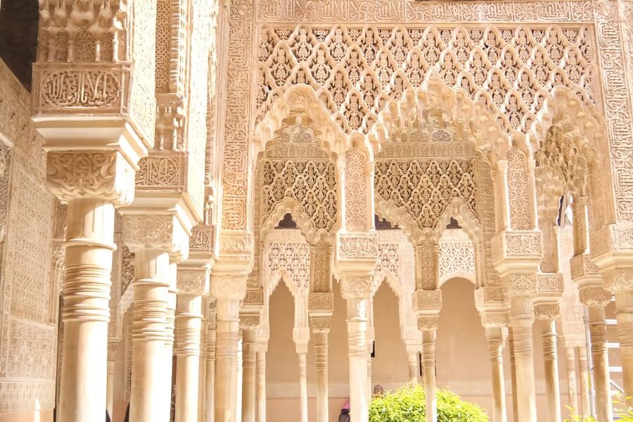 Granada: Alhambra and Generalife Private Fast-Track Tour - Key things you should notice