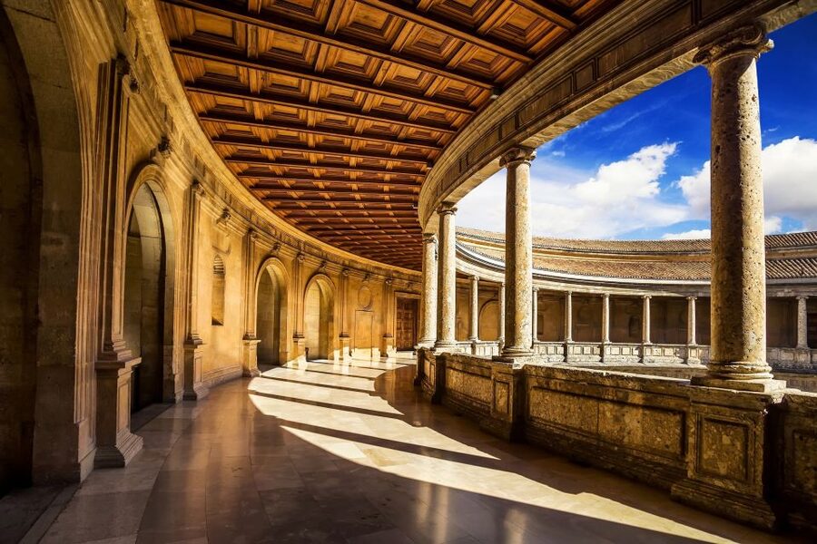 Granada: Alhambra and Generalife Private Fast-Track Tour - Alcazaba: the fort, the power, the viewpoint