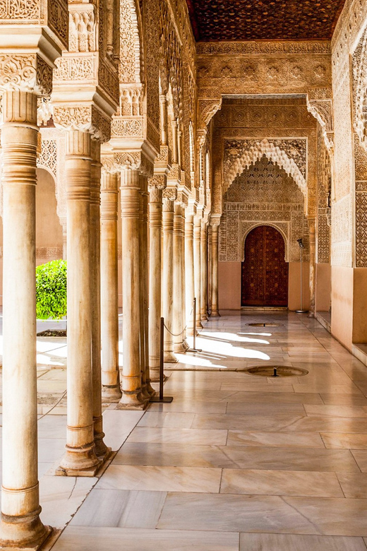 Granada: Alhambra and Nasrid Palaces Entry Ticket - Entering the Alhambra without losing your day