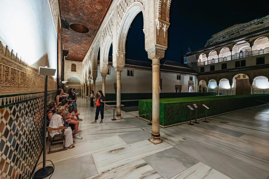 Granada: Alhambra and Nasrid Palaces Guided Tour at Night - Inside the Nasrid Palaces: courtyards lit like a different world