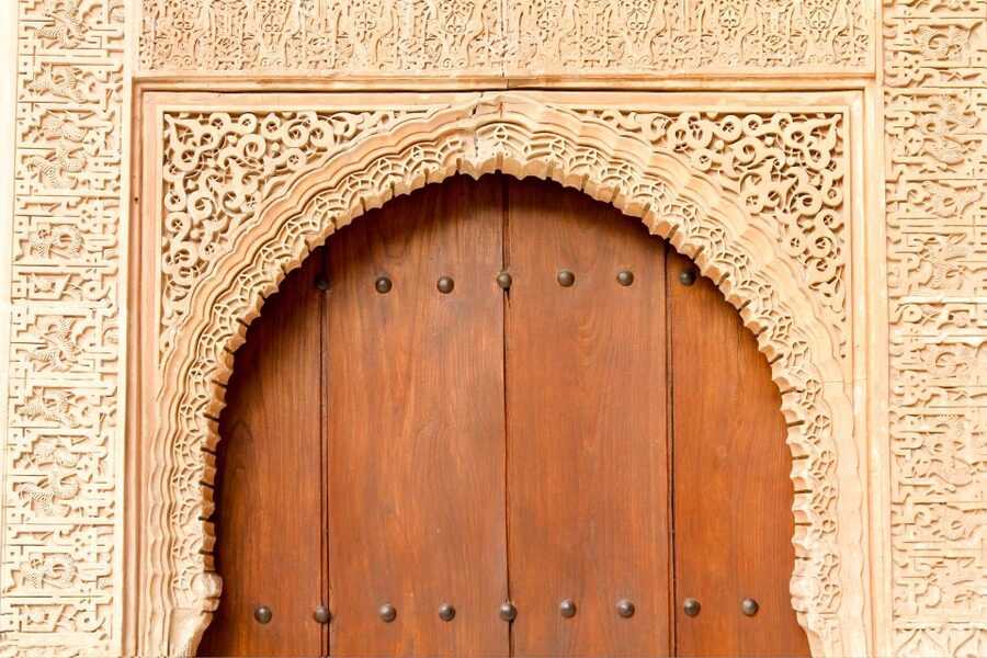 Granada: Alhambra and Nasrid Palaces Private Tour - Nasrid Palaces and Comares: where architecture turns into story