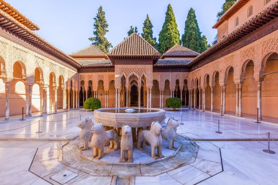 Granada: Alhambra and Nasrid Palaces Small Guided Tour - Alcazaba Fortress: The Old Military Logic Under the Ornament