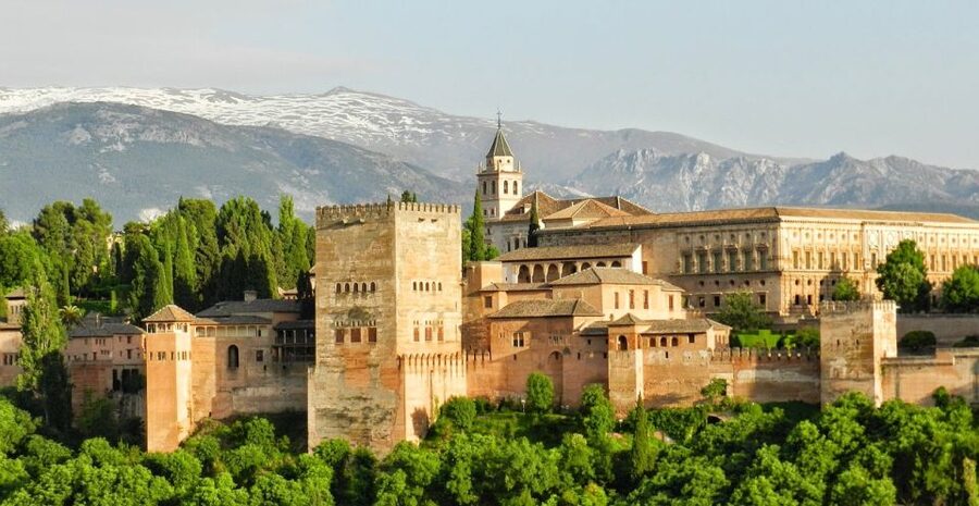 Granada: Alhambra and Nasrid Palaces Tour without Tickets - Generalife Gardens: fountains, shade, and the Nasrid idea of paradise