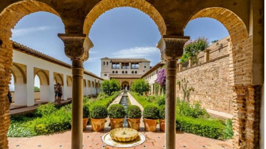Granada: Alhambra and Nasrid Palaces Tour without Tickets - Nasrid Palaces: priority access, timing, and what to look for