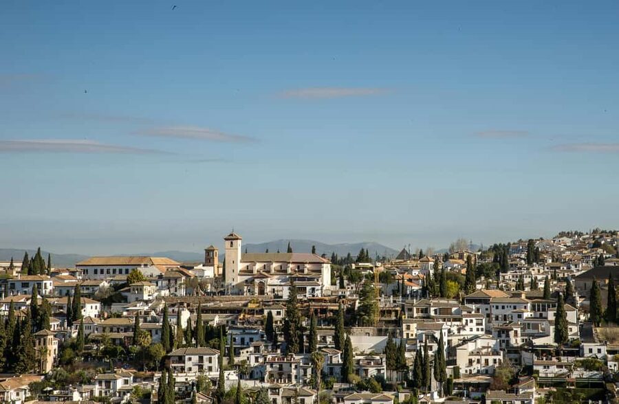 Granada: Alhambra, Cathedral, Royal Chapel and Albayzin tour - Who this tour suits best, and who should look elsewhere